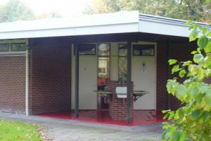 toiletgebouw rode kant